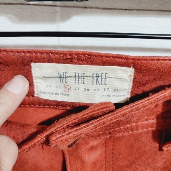 WE THE FREE GONE 930 FAUX SUEDE RUST RED JEGGINGS, SZ 26 - Picture 3 of 8